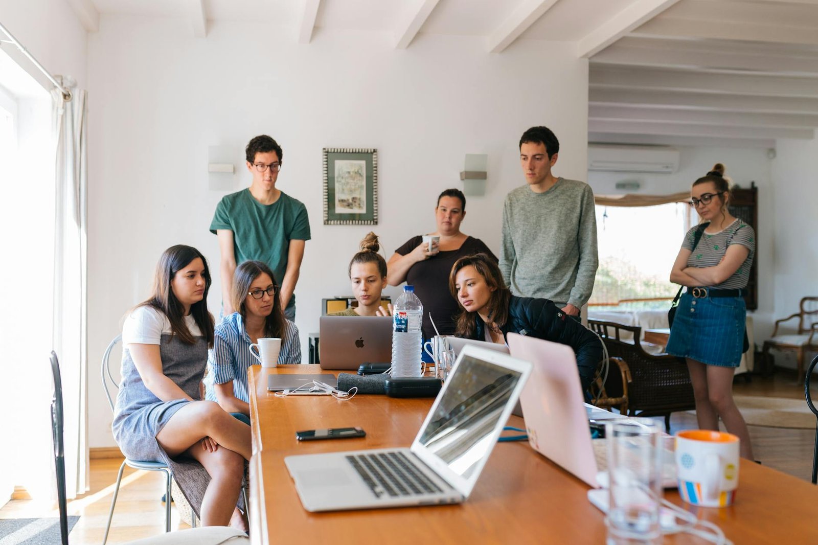 Photo by Fox on <a href="https://www.pexels.com/photo/group-of-people-watching-on-laptop-1595385/" rel="nofollow">Pexels.com</a>